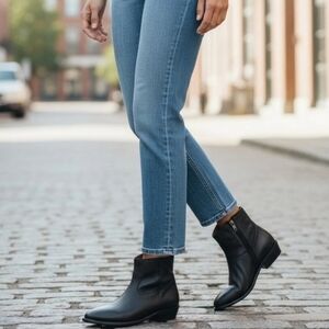 NIB Women's Frye Billy Inside Zip Black Bootie Size 7.5M